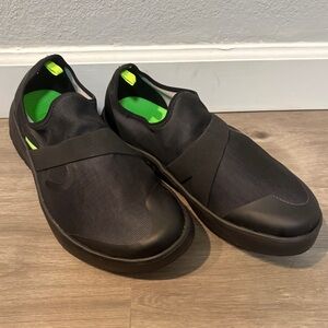 OOFOS OOmg eeZee Low Recovery Shoes - Men's Size 13 - Black/Green - Rare Color